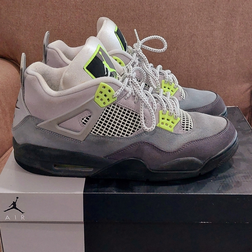 Air Jordan Retro 4